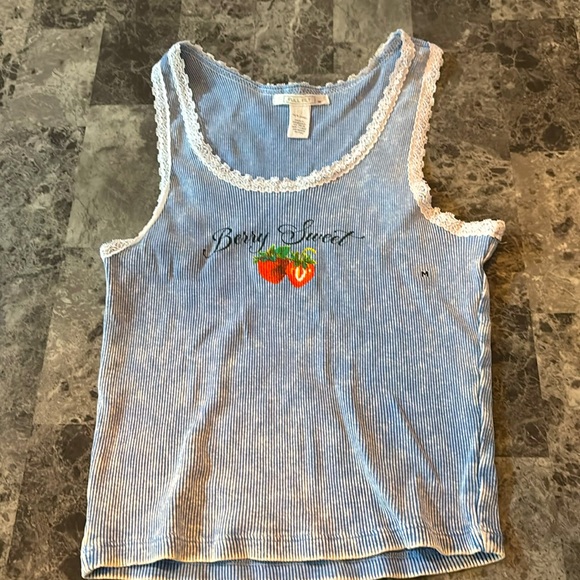 Tilly’s fully tilt strawberry top - Picture 1 of 3
